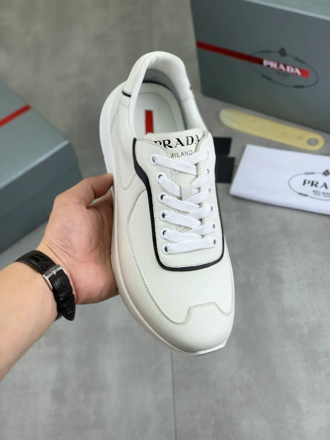 Men's men's shoes💰P600💰【New style】Top quality, classic popular models on the official website, timeless for a century,🆘 The trendy brand (Prada) mainly promotes popular models, avant-garde and versatile fashionable men's shoes, private version molding, cowhide surface splicing 1:1 oil edge processing... fashionable and simple, original imported cowhide interior cowhide feet; the atmosphere and personality are more fashionable, eye-catching and pursuing class. It will subvert old ideas and be a must-have for fashionistas who want to spend time with you! Must keep it! High-end comfort, high-end quality workmanship. Size: 38-44 4️⃣ colors available. full package
